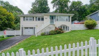 20 Mast Rd, Hopatcong, NJ 07843