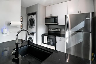 8185 SW 24th St, Davie, FL 33324