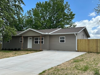 602 S Elm St, Mountain Grove, MO 65711