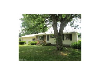 81 Piccadilly St, Campbell, OH 44405