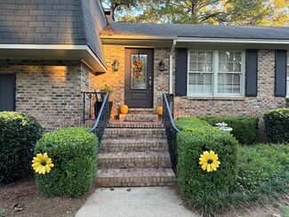 1201 SW Honeysuckle, Dothan, AL 36305