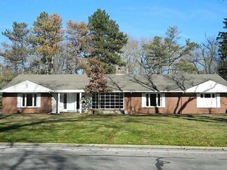 4550 Indian Rd, Ottawa Hills, OH 43615