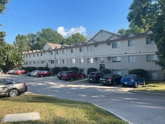 902 N Dodge St, Iowa City, IA 52245