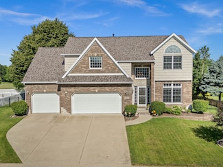 2913 Fox Creek Rd, Bloomington, IL 61705