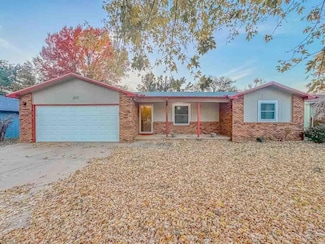 1727 N 10th St, Arkansas City, KS 67005