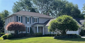 3733 River Ln, Rocky River, OH 44116