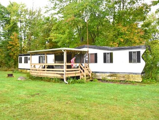 1377 Beach Dr, Pymatuning Central, PA 16424