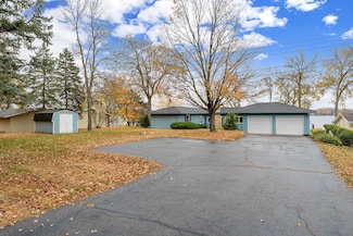 810 N Shore Dr, Waterville, MN 56096