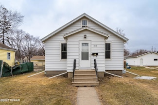 1818 2nd Ave N, Grand Forks, ND 58203
