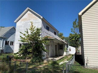 208 E 9th St, Muncie, IN 47302