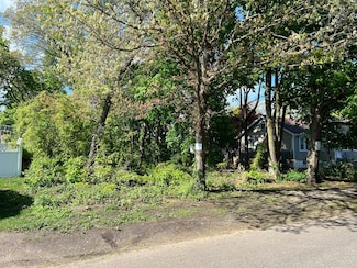 33 Patton Ave, Wyandanch, NY 11798