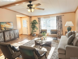 3 Pine Ct, Bloomingburg, NY 12721