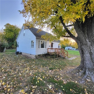 8 W Harrison Ave, Charleston, IL 61920