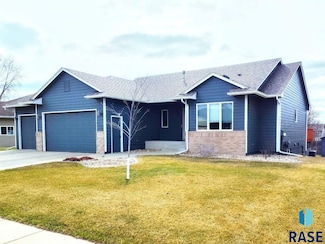 3205 S Harmony Ct, Sioux Falls, SD 57110