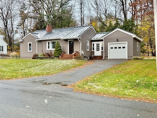 8 Lloyd Rd, Waterville, ME 04901