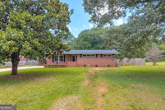 72 Cade St, Hartwell, GA 30643