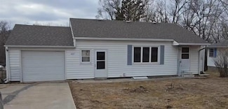 437 S League Rd, Colfax, IA 50054