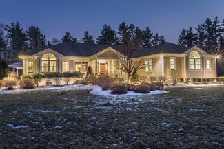 23 Foss Farm Rd, Rochester, MA 02770