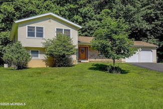 3 Galewood Dr, Holmdel, NJ 07733