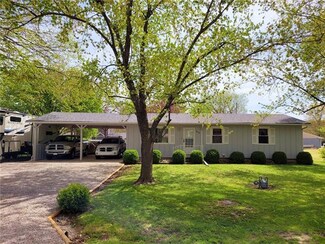513 N 6th St, Lacygne, KS 66040