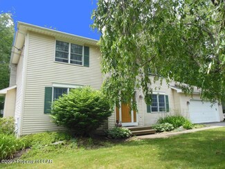 23 Red Coat Ln, Mountain Top, PA 18707