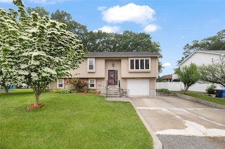 9 Daisy Ct, Cranston, RI 02920