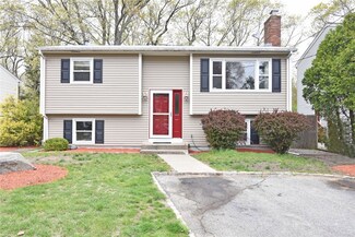 37 Atkins St, Warwick, RI 02886