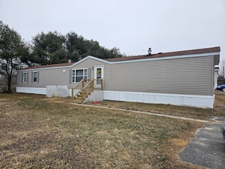 5 Dunlop Ave, Mechanic Falls, ME 04256
