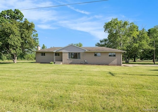 12105 Hegel Rd, Goodrich, MI 48438