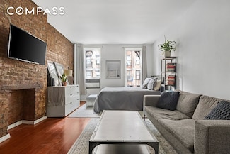 426 W 46th St Unit 1A, New York, NY 10036
