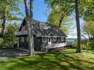 680 Pine St, Harbor Springs, MI 49740