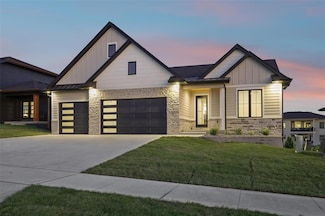 14204 Persimmon Dr, Urbandale, IA 50323