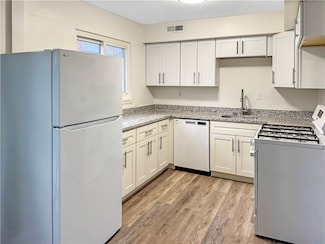 314 College Park Dr, Coraopolis, PA 15108