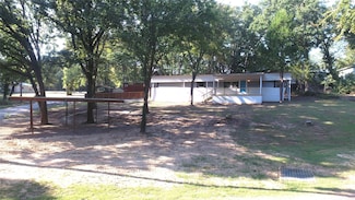 101 Crocker Dr, Malakoff, TX 75148