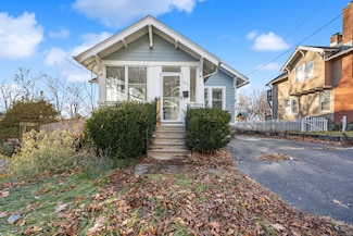 1045 Cooke St, Waterbury, CT 06704