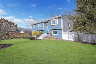 161 Brook St, Bay Shore, NY 11706