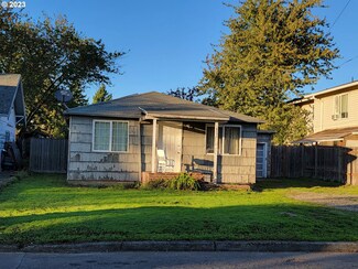 18221 SE Oak St, Portland, OR 97233
