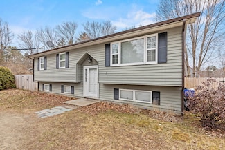 1 Dumas St, Lisbon, ME 04252
