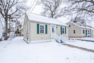 95 Victoria St, Springfield, MA 01104
