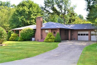 100 Oakdale Dr, Zelienople, PA 16063