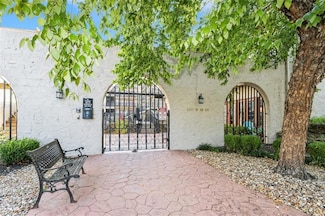 1111 W 46th St Unit 4, Kansas City, MO 64112