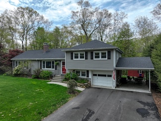 25 Patricia Ct, Gales Ferry, CT 06335