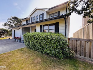 1016 SW Mark St, Newport, OR 97365