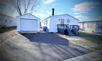 861 Birchwood Dr, Lockport, NY 14094