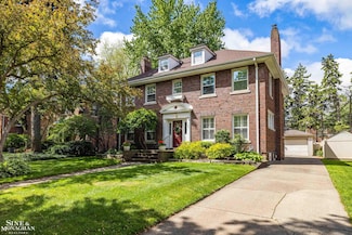 1435 Kensington Ave, Grosse Pointe Park, MI 48230