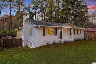 819 Sherwood Forest Dr, Birmingham, AL 35235