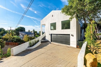 23625 Summit Dr, Calabasas, CA 91302