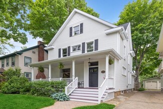 1614 Forres Ave, Saint Joseph, MI 49085