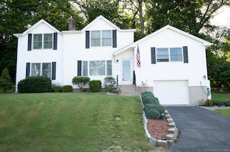 3 Miller Ave, Quaker Hill, CT 06375