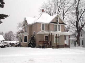 41 Hanover St, Silver Creek, NY 14136